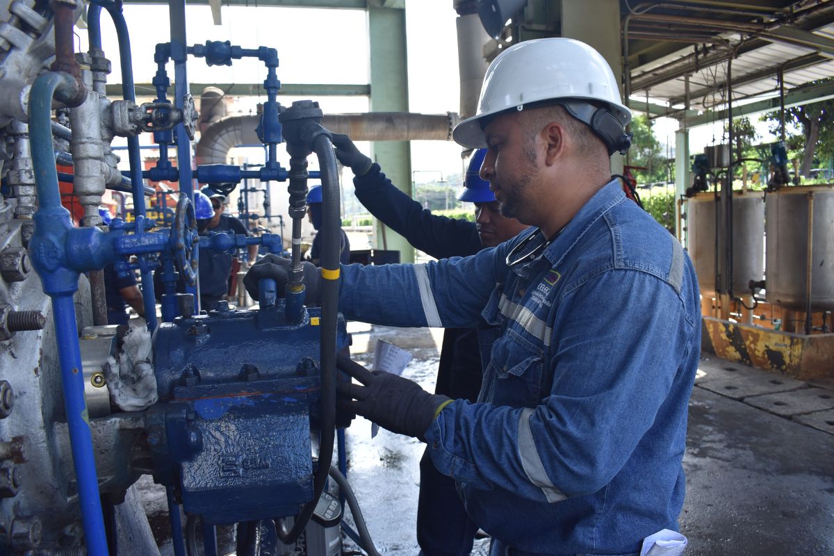 Motores de ATM ya generan energía en Esmeraldas y Gobierno sigue acciones legales