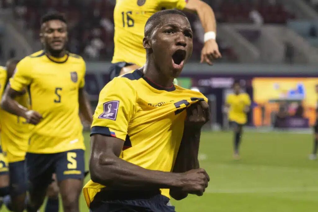 Moisés Caicedo fue expulsado ante Argentina en septiembre de 2025.