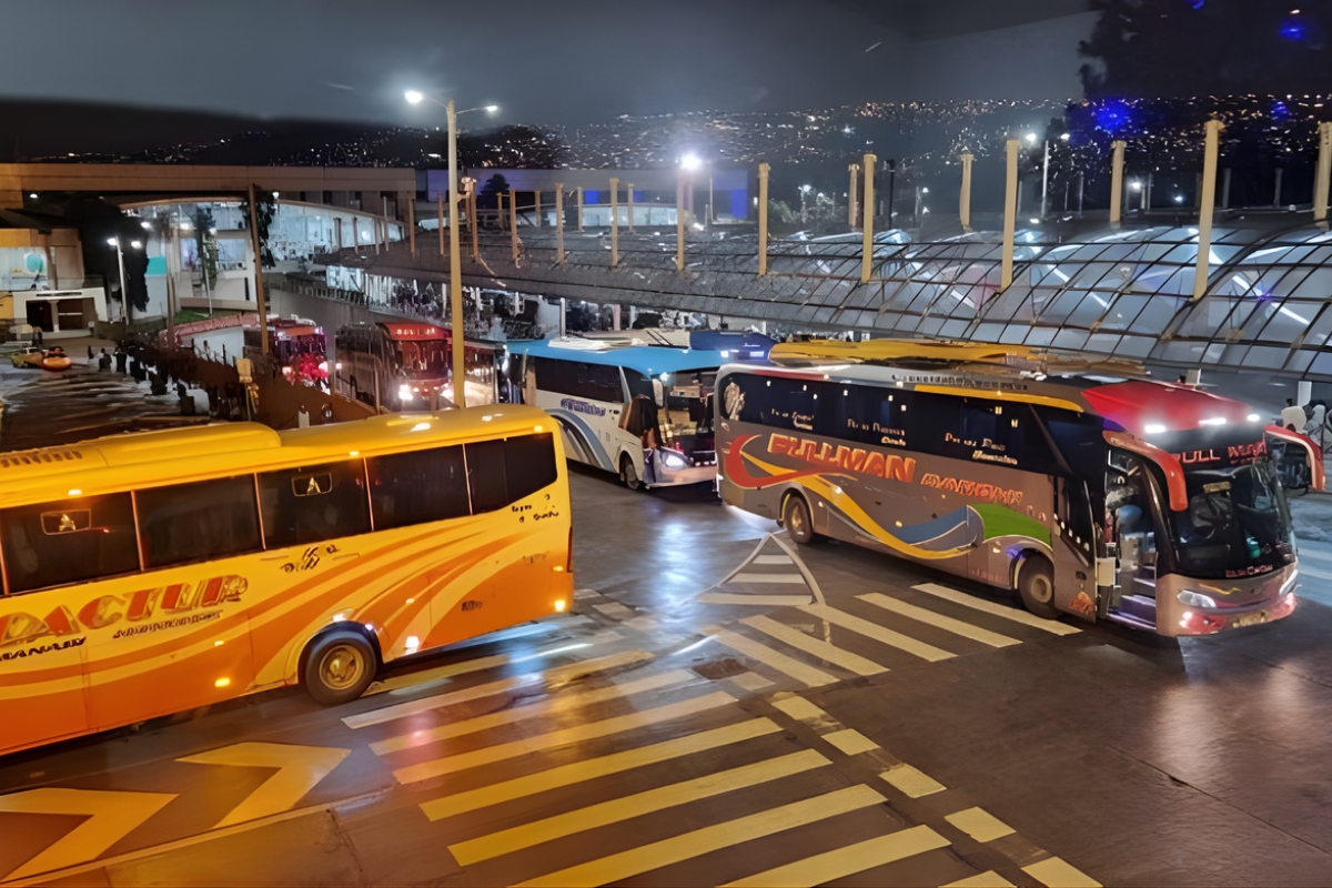 Daniel Noboa extiende plazo de compensaciones a transportistas intra e interprovinciales