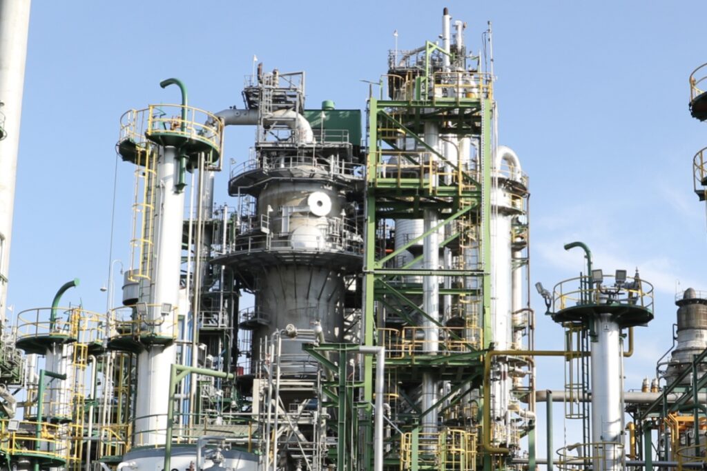 Precios del petróleo suben y exponen la fragilidad energética de Ecuador