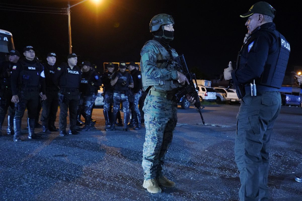 Operativos durante toque de queda dejan aprehensiones y armas incautadas en Ecuador