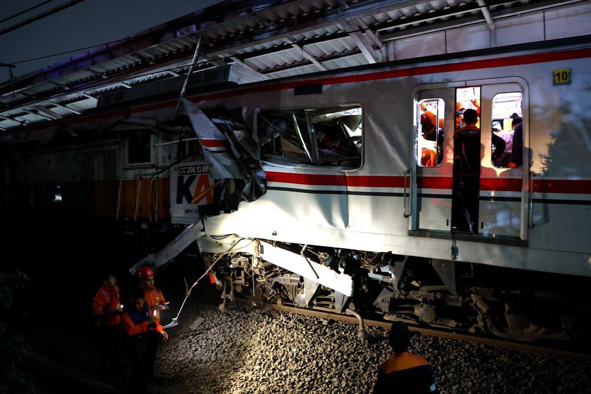 Choque de trenes en Yakarta deja 15 muertos y decenas de heridos