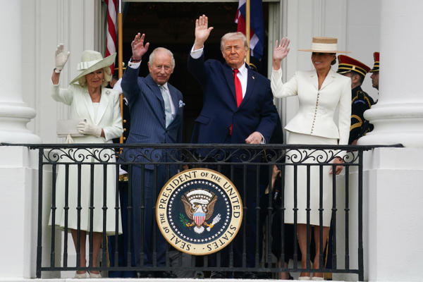 Carlos III dice que si no fuera por la colonización británica, Trump hablaría francés