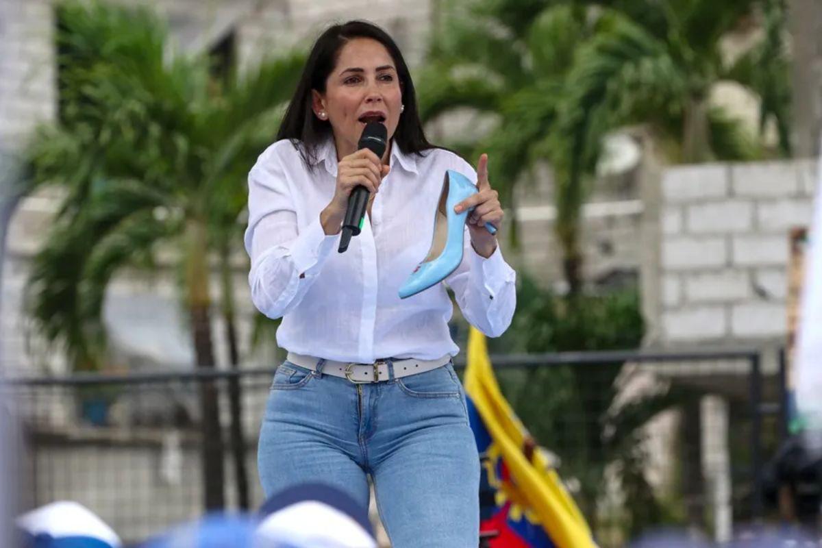 Luisa González niega pedido de asilo y anuncia su regreso a Ecuador