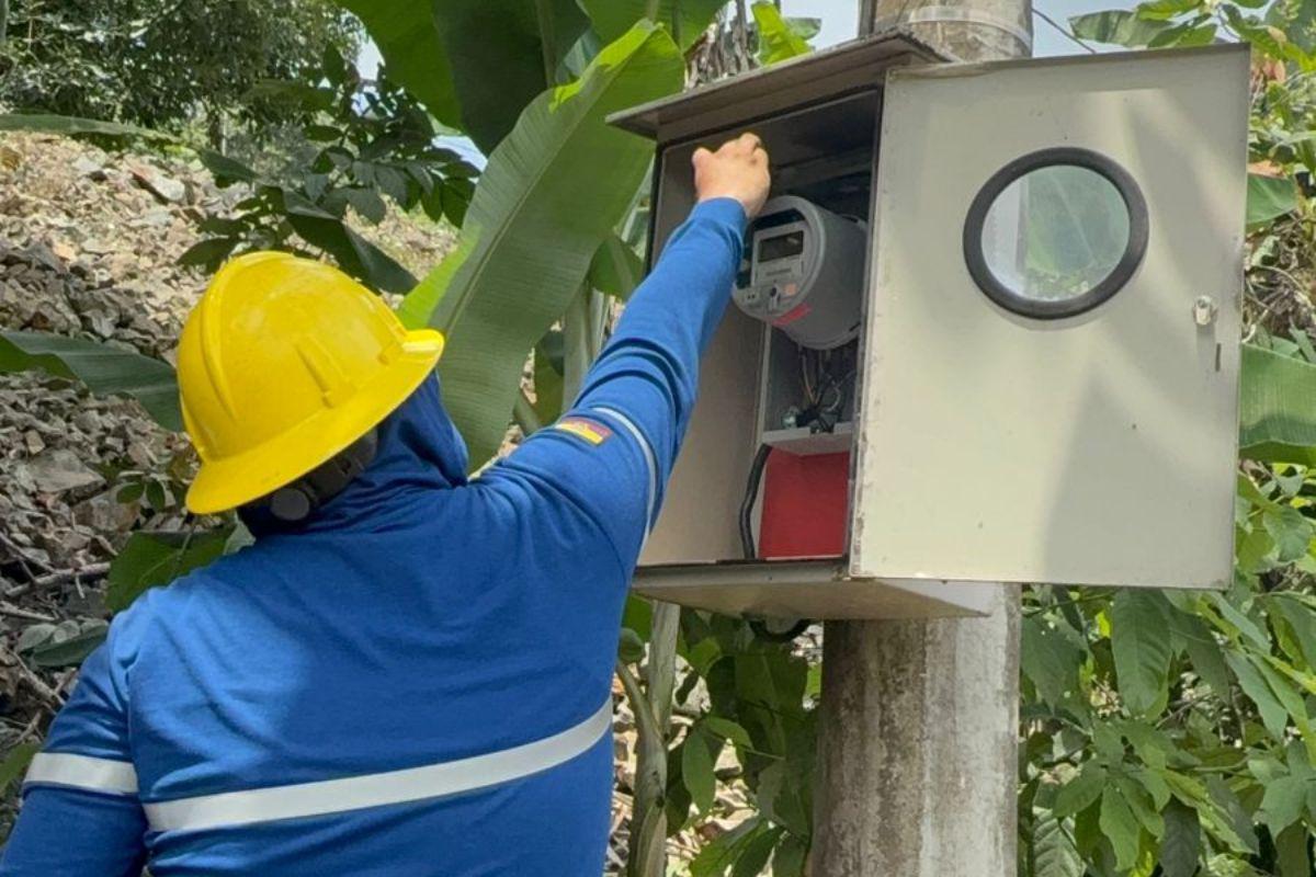 Gobierno de Ecuador evalúa costo de alivio en planillas de luz