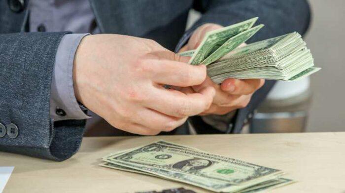 Cómo calcular el pago si trabajas en el feriado del 1 de mayo en Ecuador