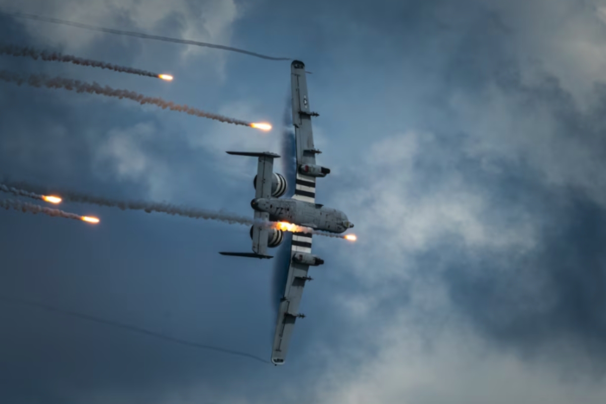 Avión A-10 de EE.UU. se estrella tras derribo de caza por Irán en zona del estrecho de Ormuz