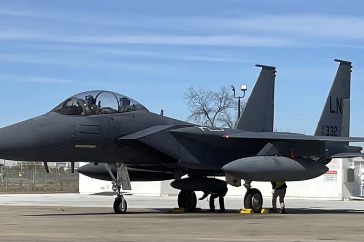 EE.UU. rescata a un tripulante tras derribo de caza en Irán, según CNN