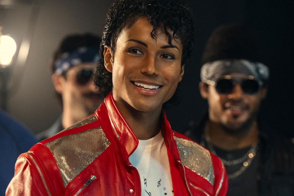 La esperada película de Michael Jackson inicia entre malas reseñas