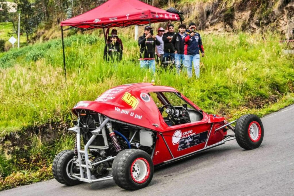El vehículo número 5, un Kart Cross pilotado por Carlos Palacios, registró el tiempo más rápido de la competencia, destacándose como el más veloz de la jornada.