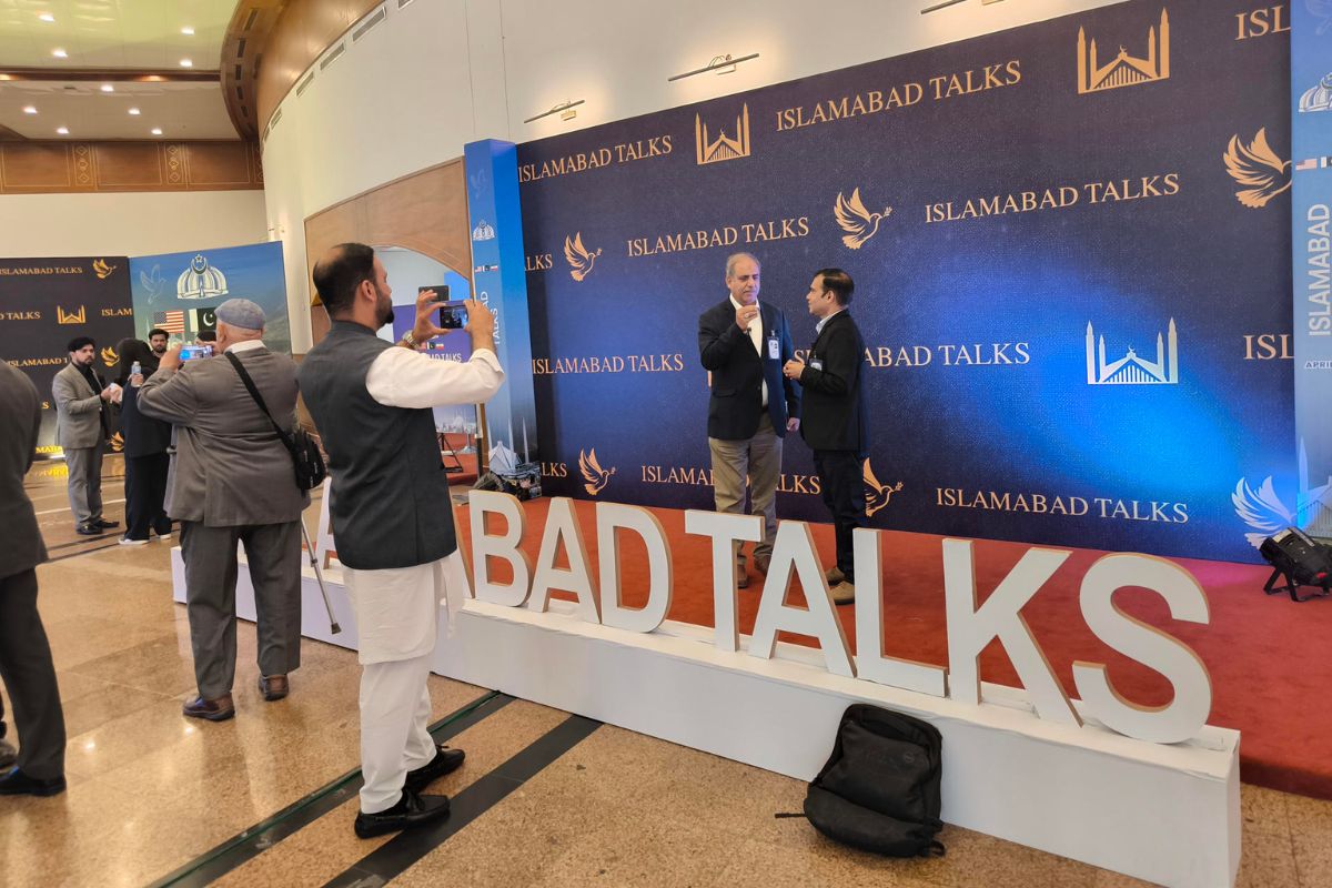 Estados Unidos e Irán culminan la primera cita de las negociaciones