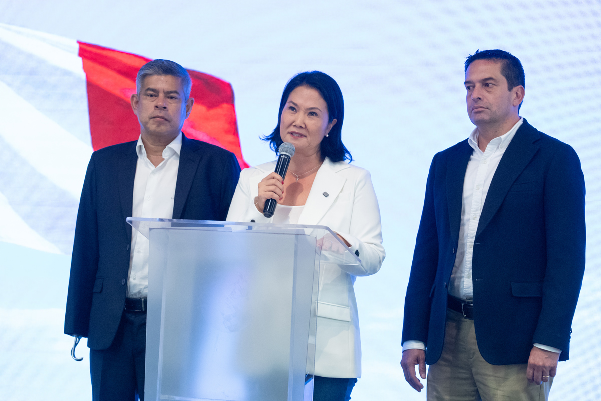 Keiko Fujimori lidera elecciones en Perú con 60 % de votos escrutados
