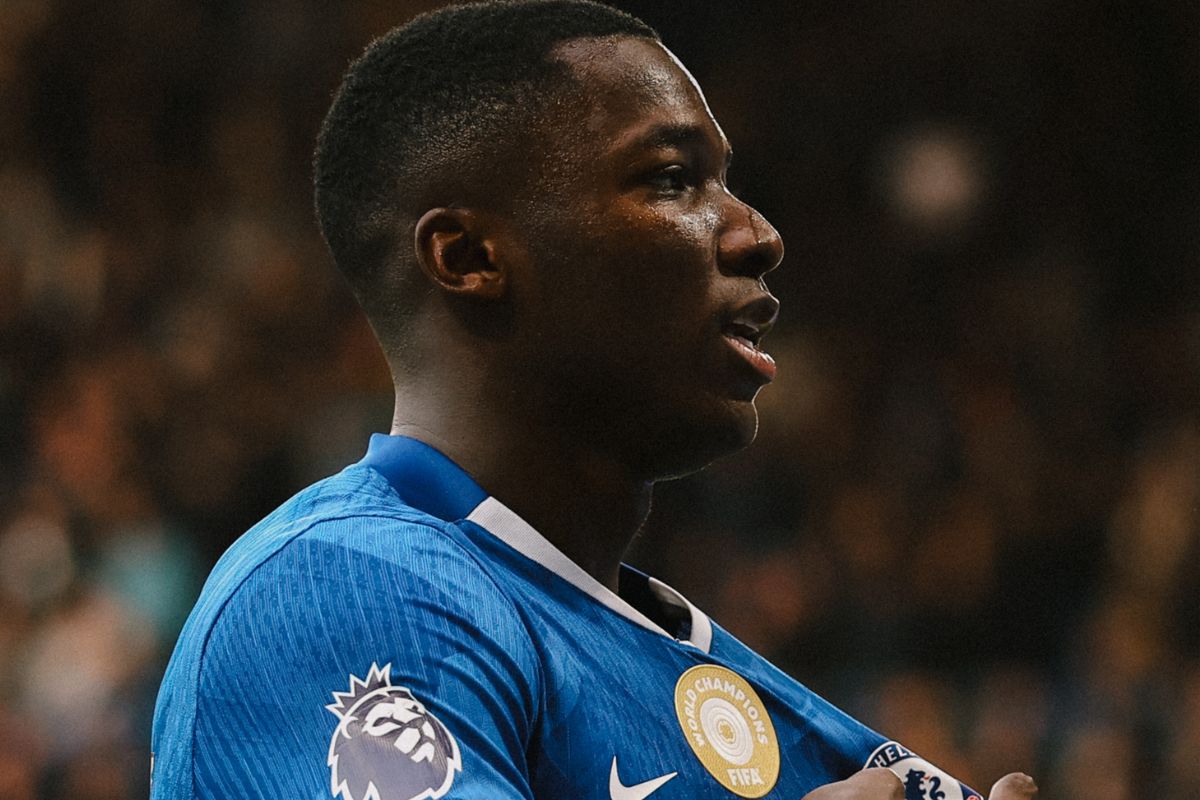 Moisés Caicedo recibe elogios de su DT tras renovar con Chelsea