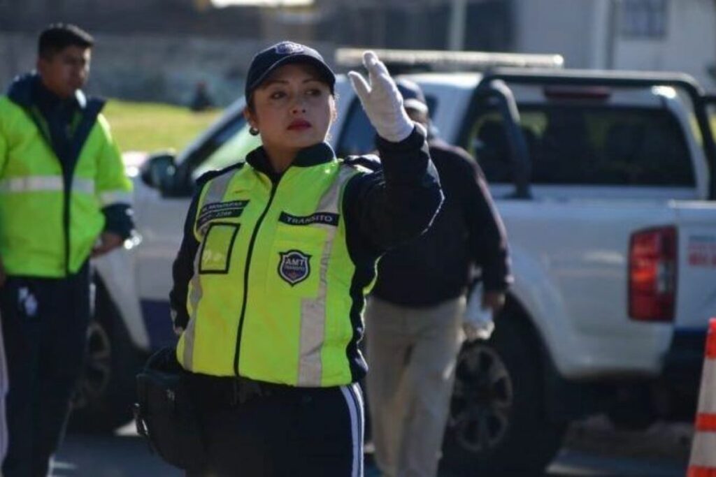 Agentes de la AMT vigilan el cumplimiento de la medida.
