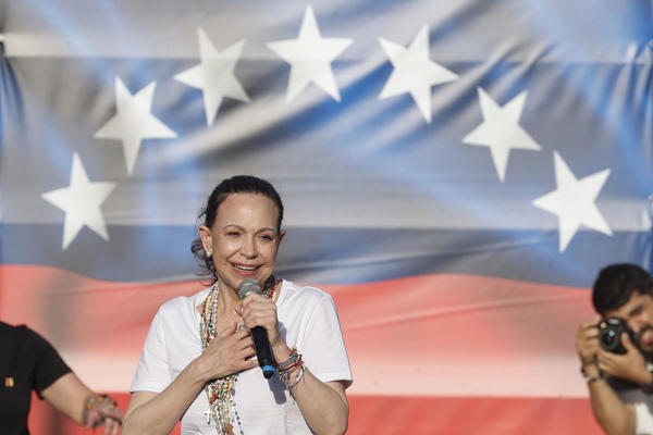 María Corina Machado recibe medalla de oro en Madrid