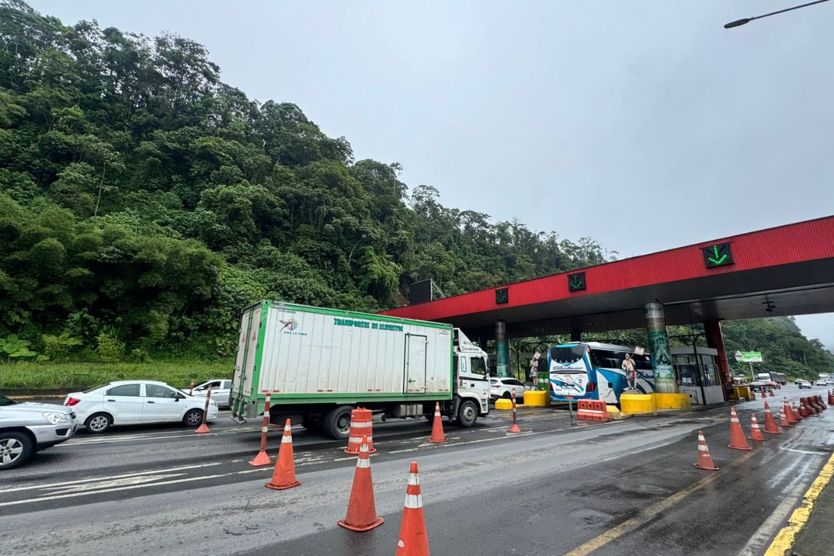 Movimiento vehicular y obras en la vía Alóag Santo Domingo en este feriado por el 1 de Mayo