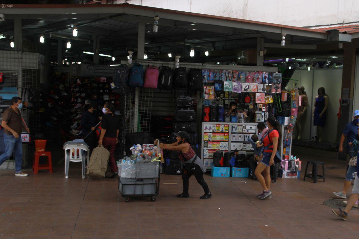 El empleo adecuado cayó en marzo de 2026 en Ecuador