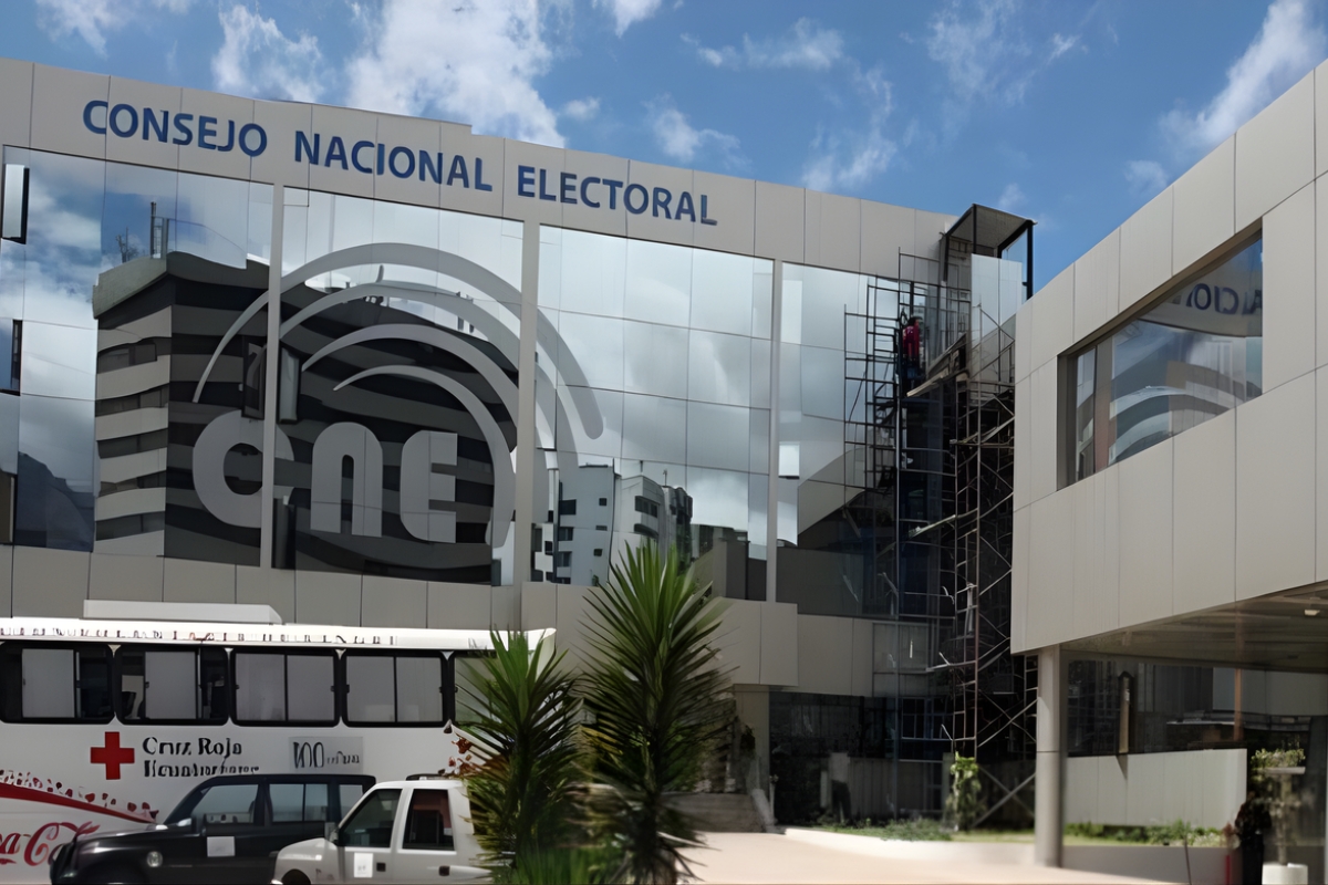 Noboa Busca Cambios en Control Estatal