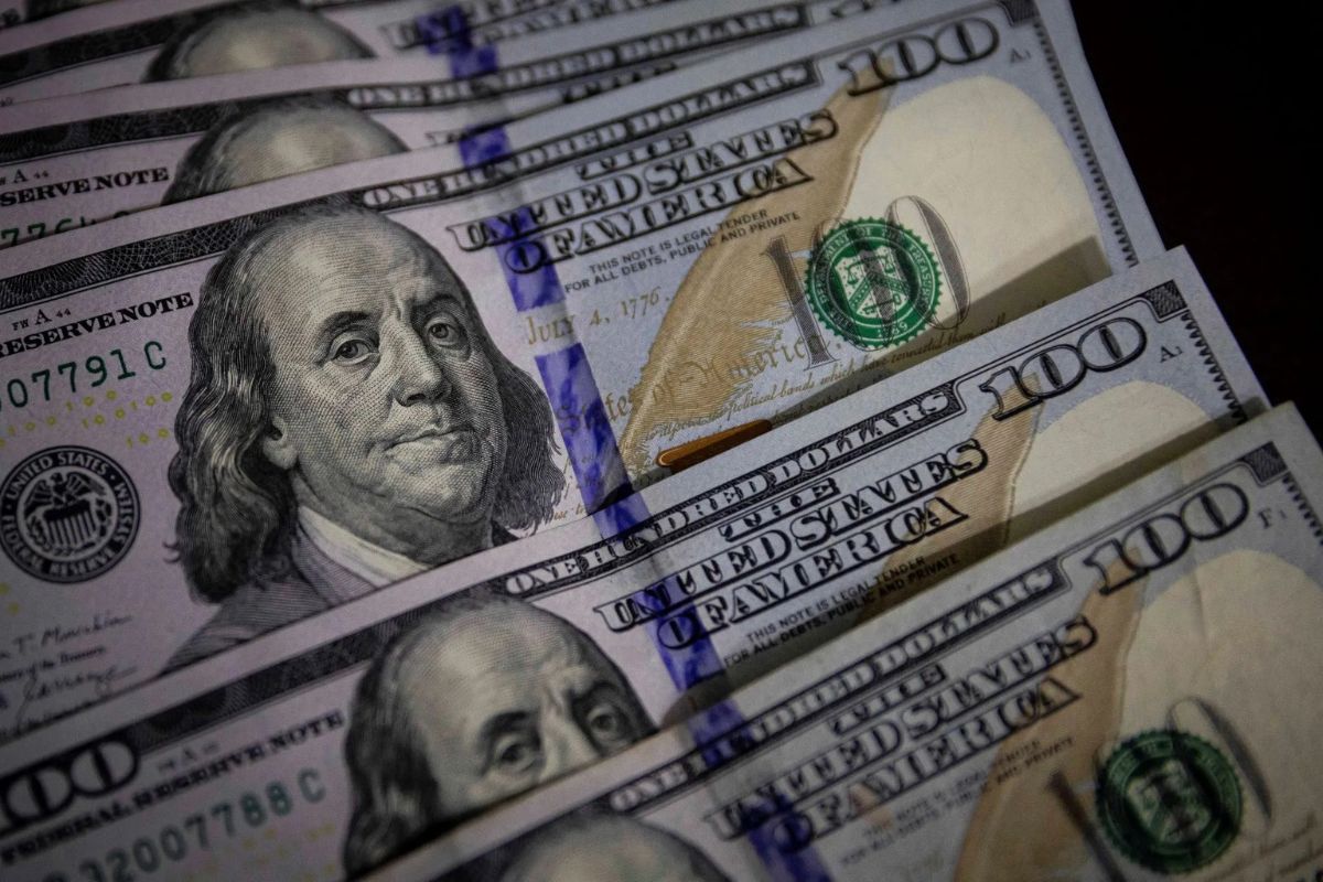El dólar estadounidense cae tras la apertura del estrecho de Ormuz