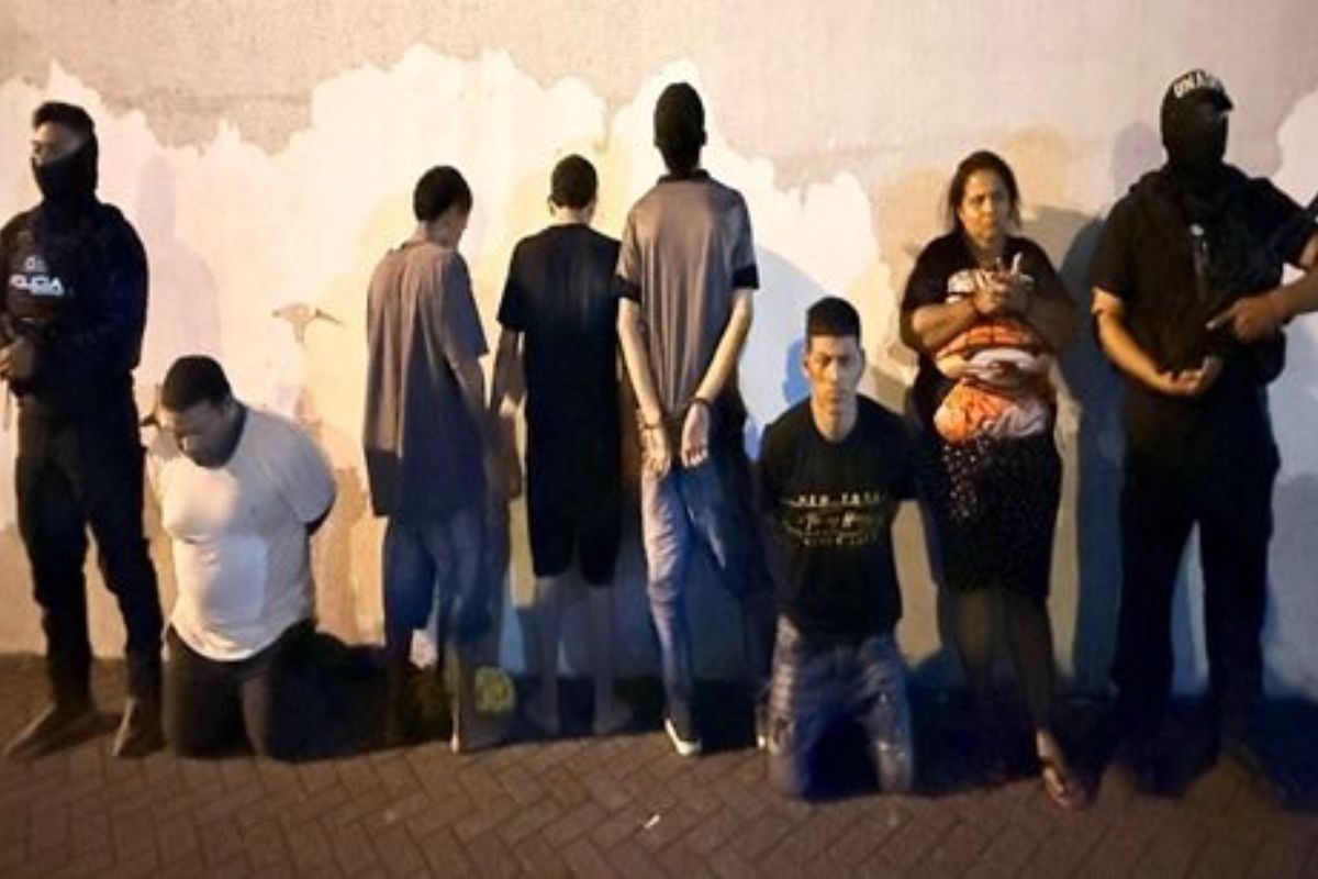 Detienen a 28 presuntos extorsionadores en operativos simultáneos en tres provincias