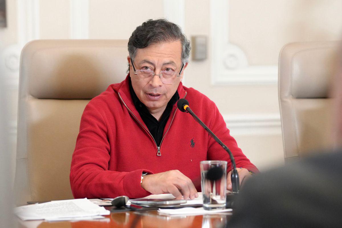 Petro defiende su viaje a Manta y vuelve a negar vínculos con alias ‘Fito’