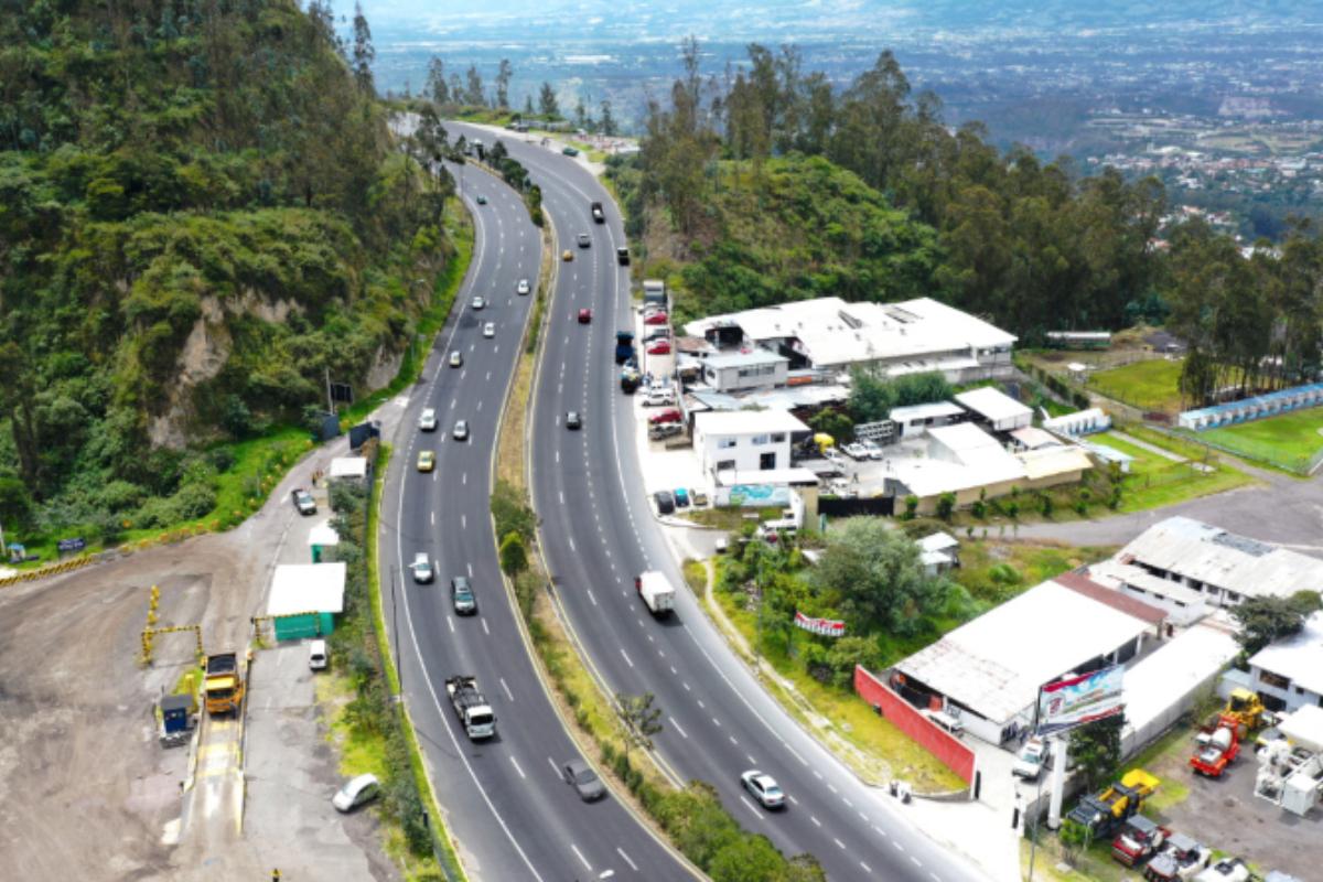 Siniestro en la Simón Bolívar deja un herido en Quito