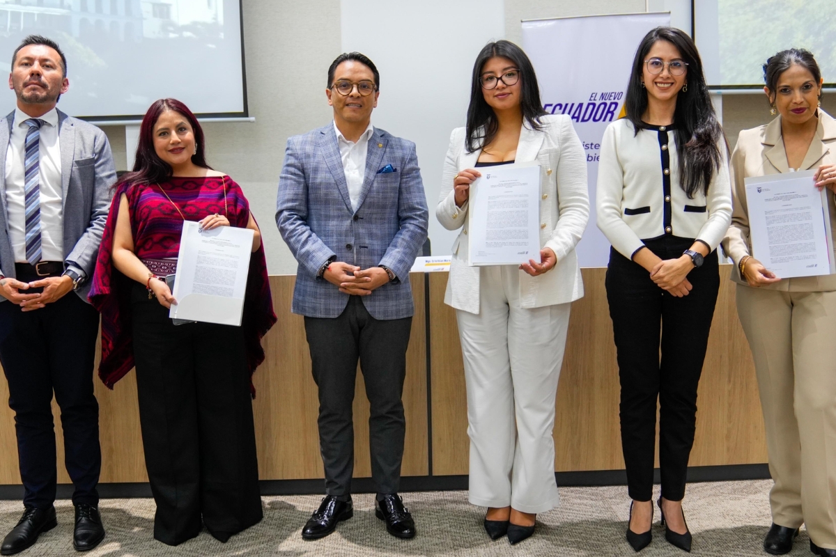Gobierno entrega personería jurídica y registra directivas de organizaciones de mujeres en Pichincha