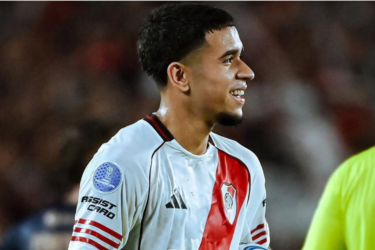 (Video) Kendry Páez es aclamado y tuvo un generoso gesto en River