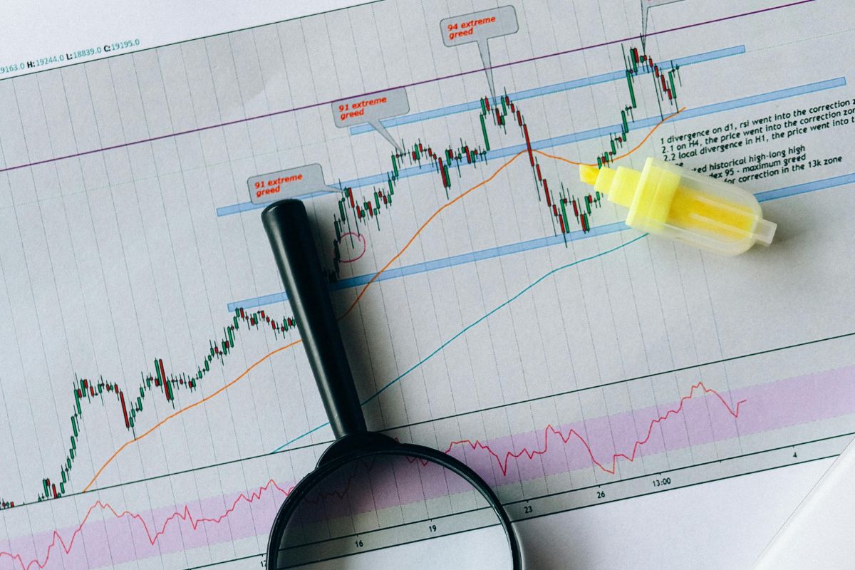 El riesgo país de Ecuador cae a su nivel más bajo en casi 12 años