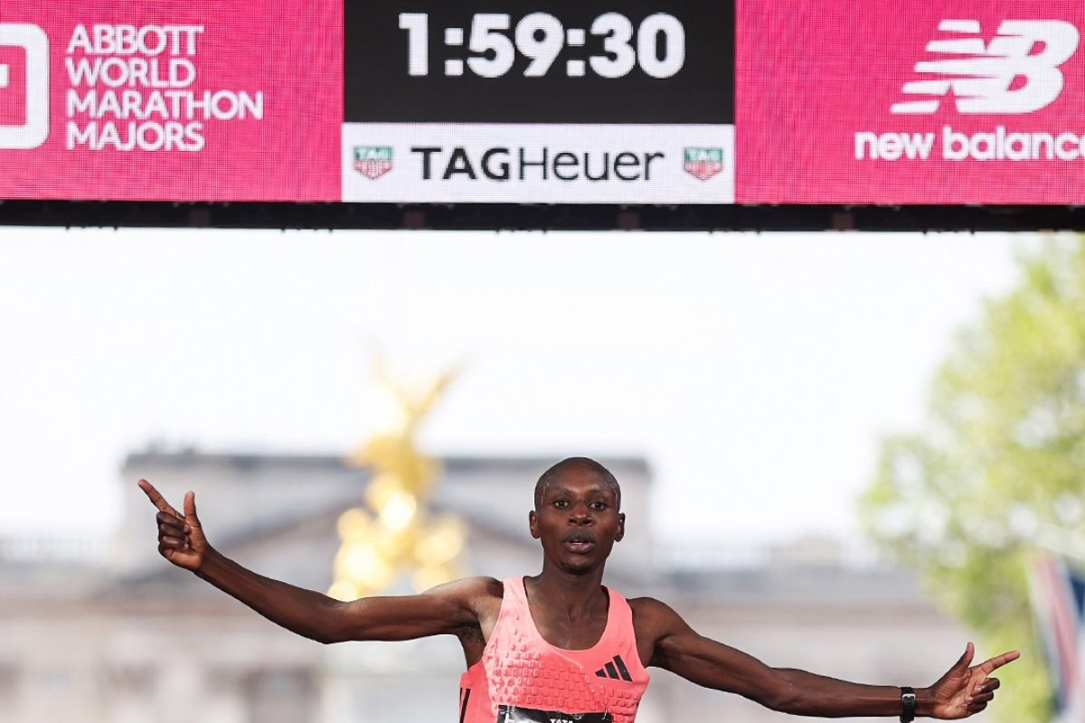 Sabastian Sawe rompe la barrera mítica de las dos horas de la maratón