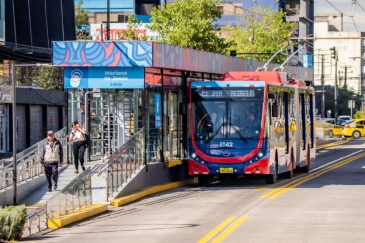 Quito refuerza operación del Trolebús y Ecovía tras falla del Metro