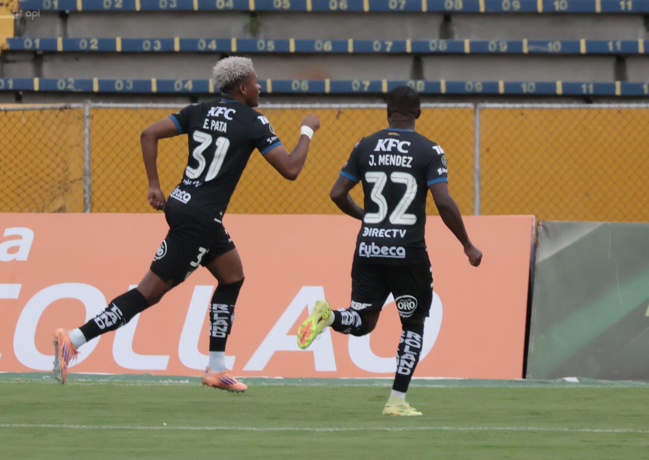 Emerson Pata y su triplete mantienen líder a Independiente del Valle