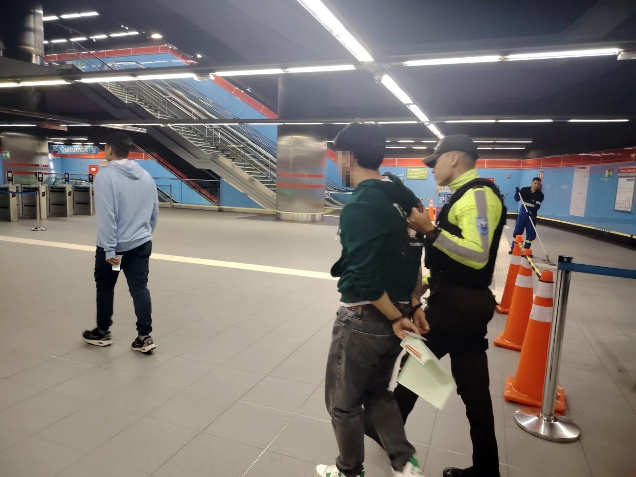 Una persona fue detenida en el Metro de Quito