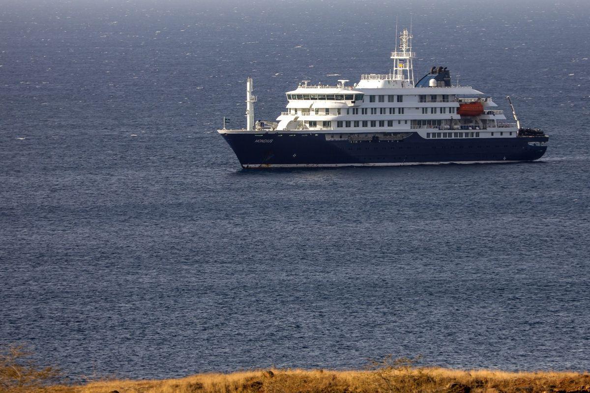 Lo que se sabe del crucero retenido tras brote de hantavirus