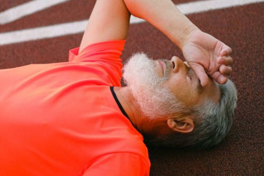 Ocho señales silenciosas de infarto que pueden confundirse con calor ...