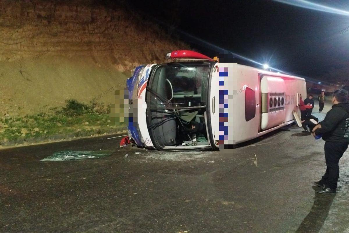 Volcamiento de bus en Loja deja 20 personas heridas este jueves 21 de mayo