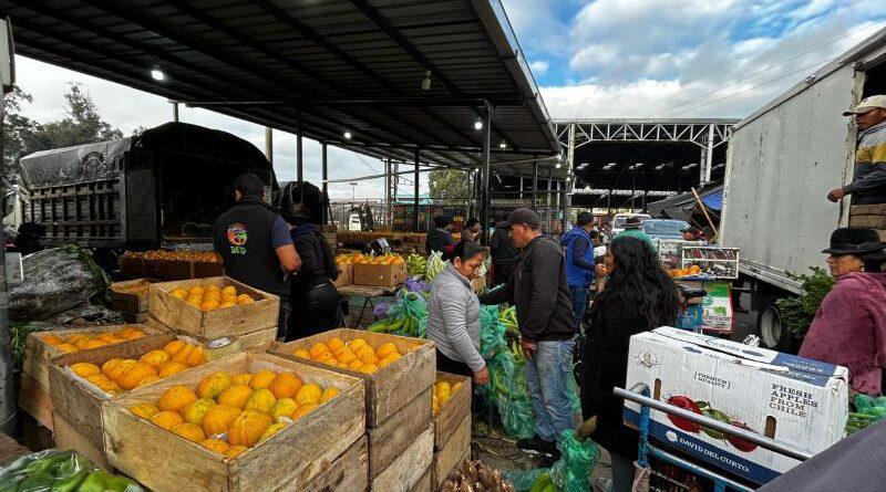 Mercados de Quito ajustan su funcionamiento por el toque de queda