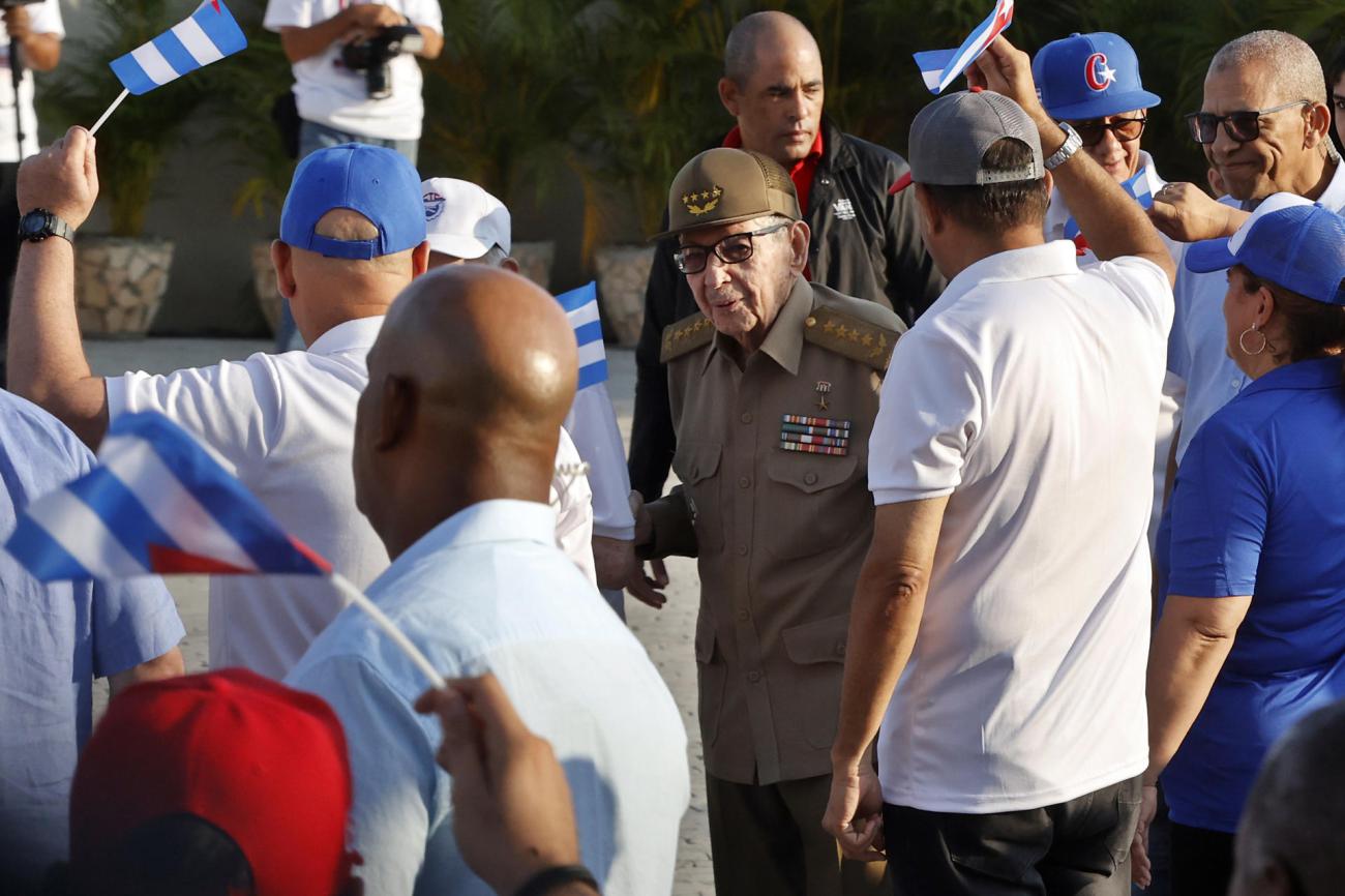 Raúl Castro reapareció en medio del llamado a la defensa en Cuba