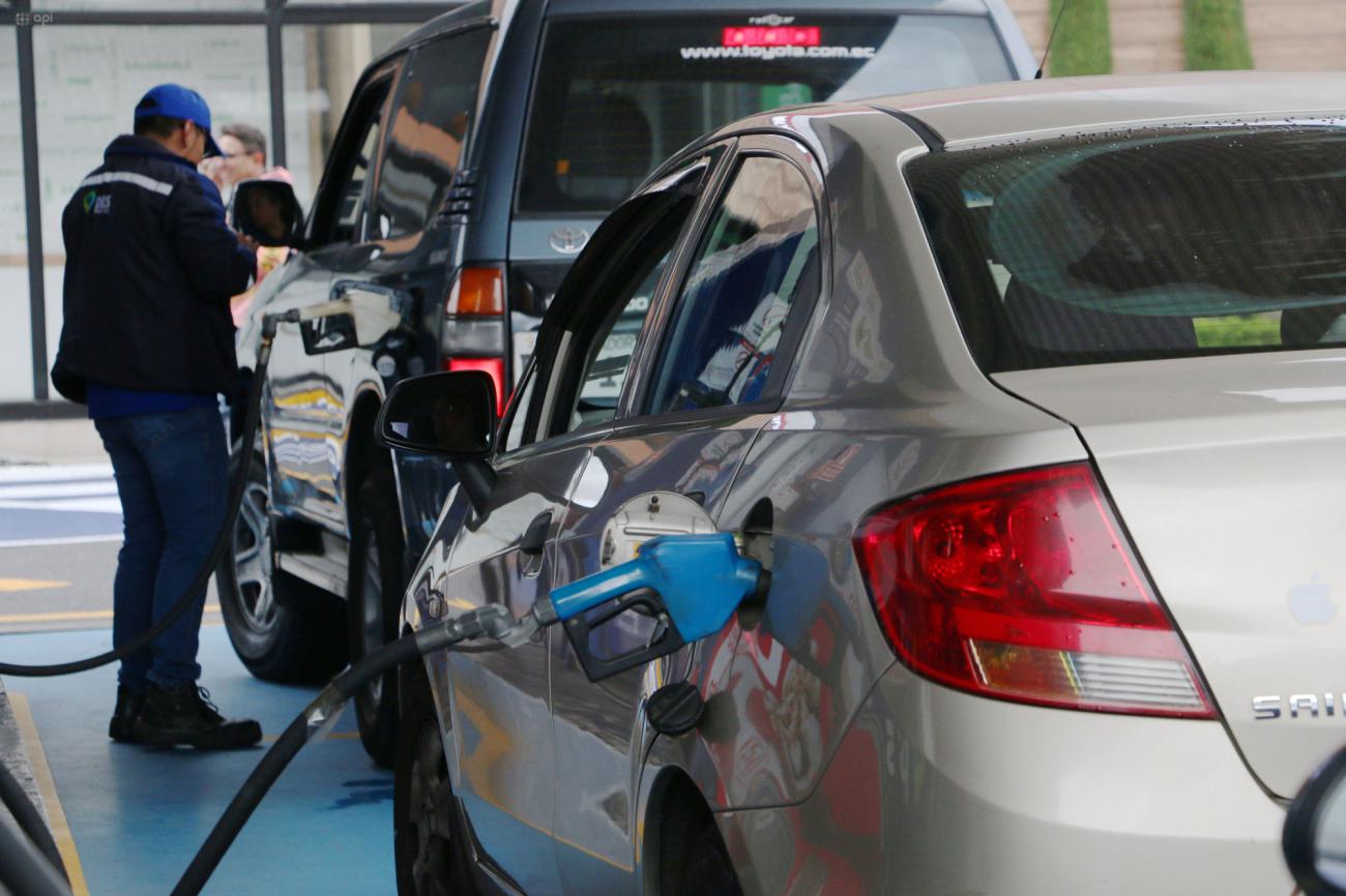 El aumento de precios de gasolina en Ecuador tiene una clave en el exterior