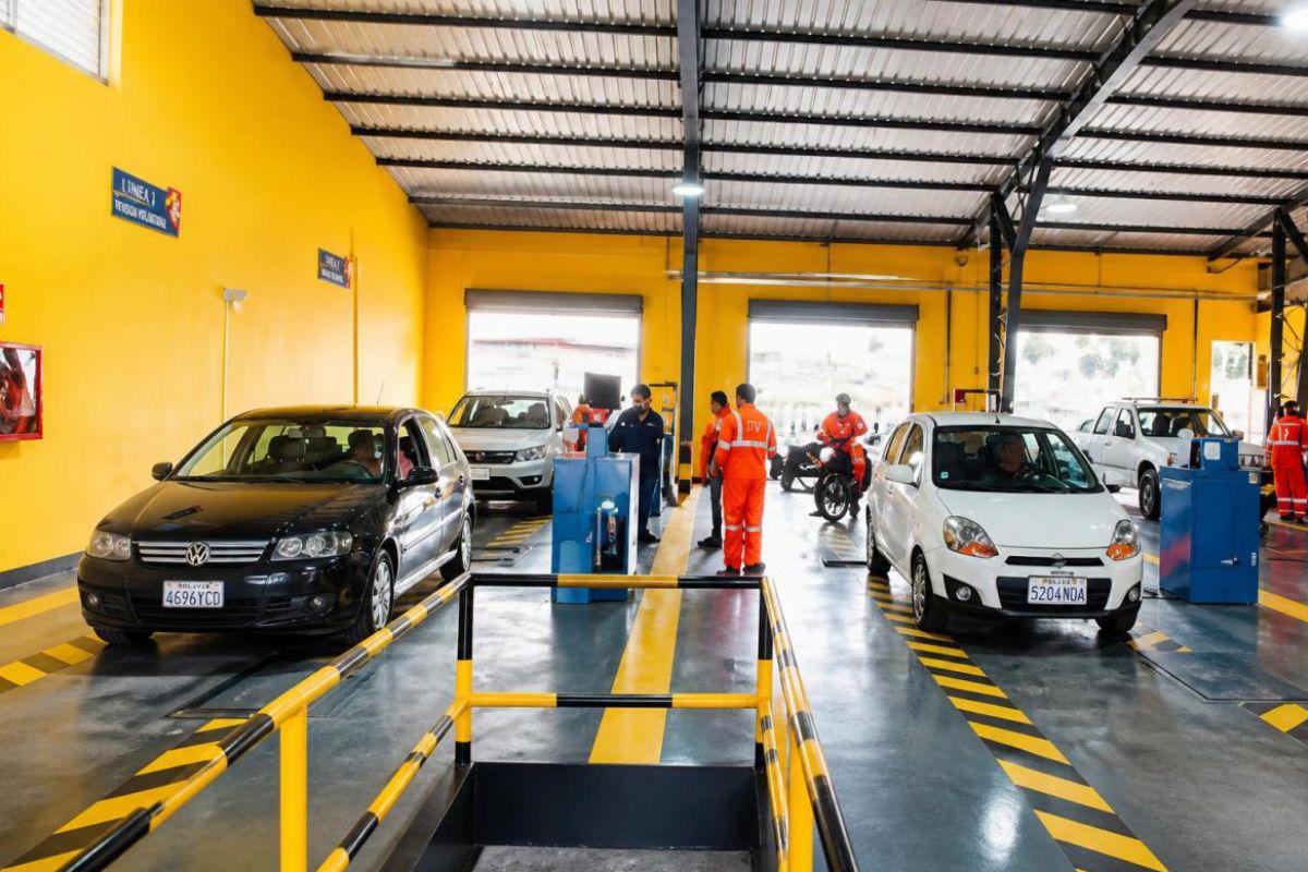 AMT restablece sistema de pagos y amplía horarios para revisión vehicular en Quito