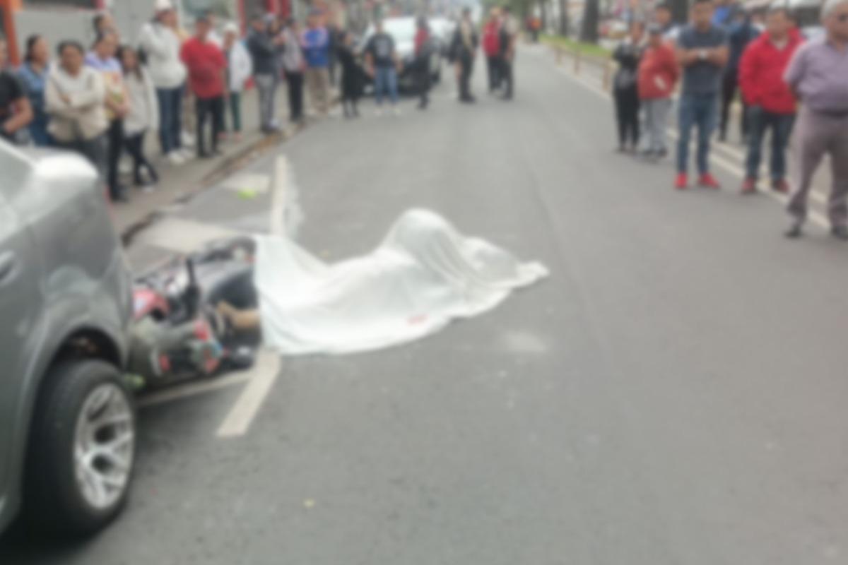 Siniestro vial en Quito: motocicleta involucrada y un fallecido