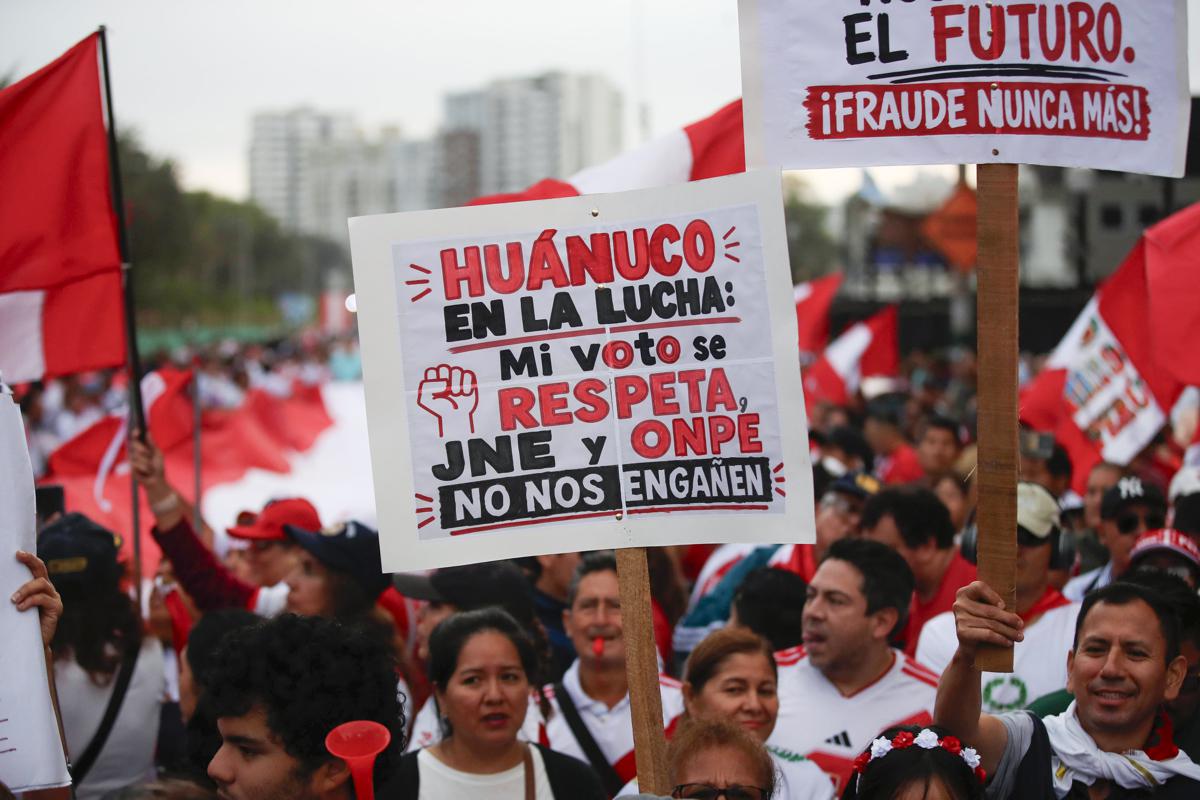 Segunda vuelta en Perú sigue sin rival definido para Keiko Fujimori
