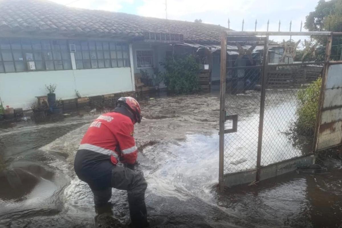 Lluvias provocan aluvión en Aloasí, cantón Mejía, Pichincha