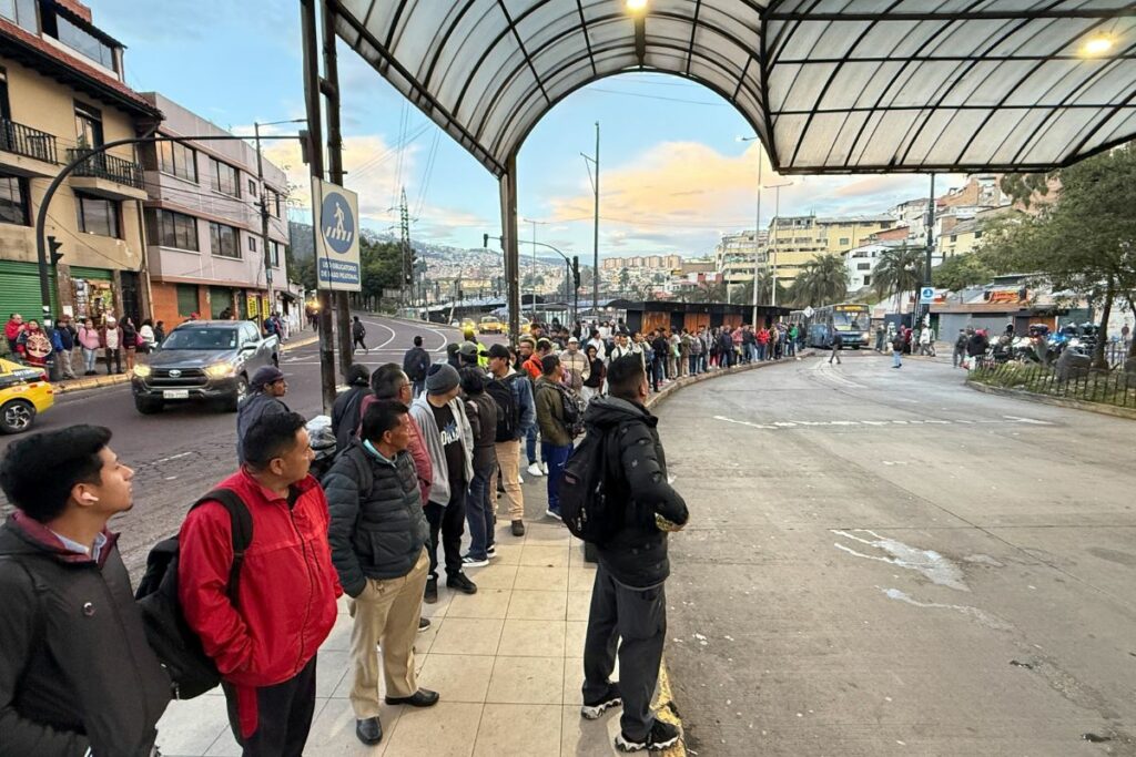 Quito debate tarifas mientras persiste crisis del transporte - El Comercio
