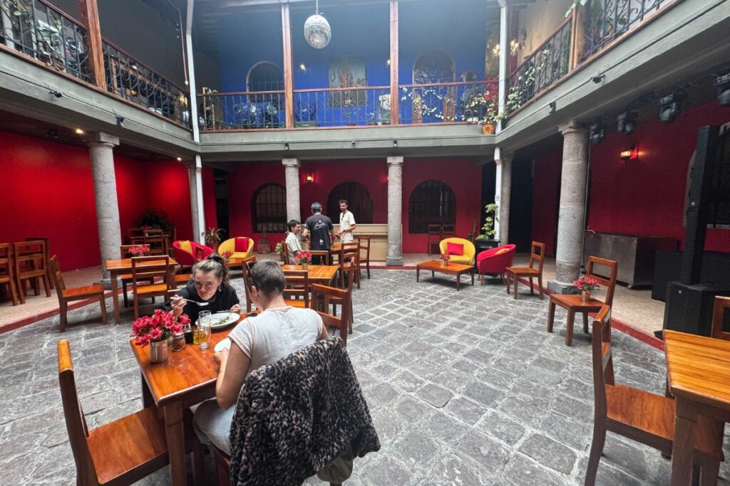 La Casa Santa Barbara tiene oferta gastronómica nacional e internacional y alberga a destacados artistas. 