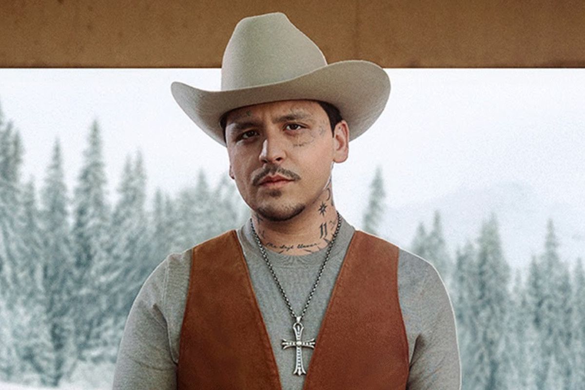 ¿Cómo duerme Christian Nodal con tantos frentes abiertos?