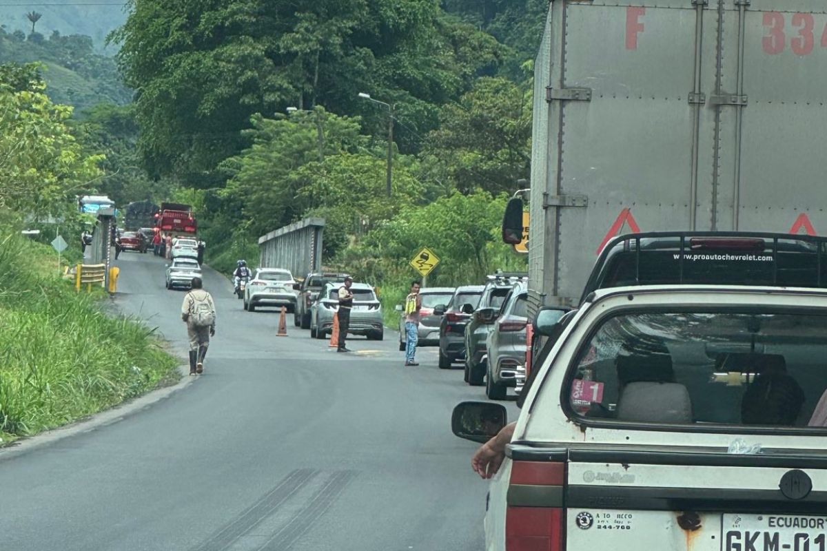 Congestión en la vía Santo Domingo-Alóag marca el fin del feriado