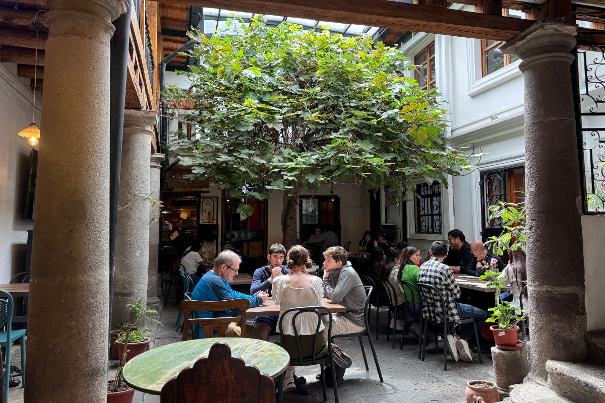 Ecuador experiences a day of political changes, environmental challenges, and sporting surprises