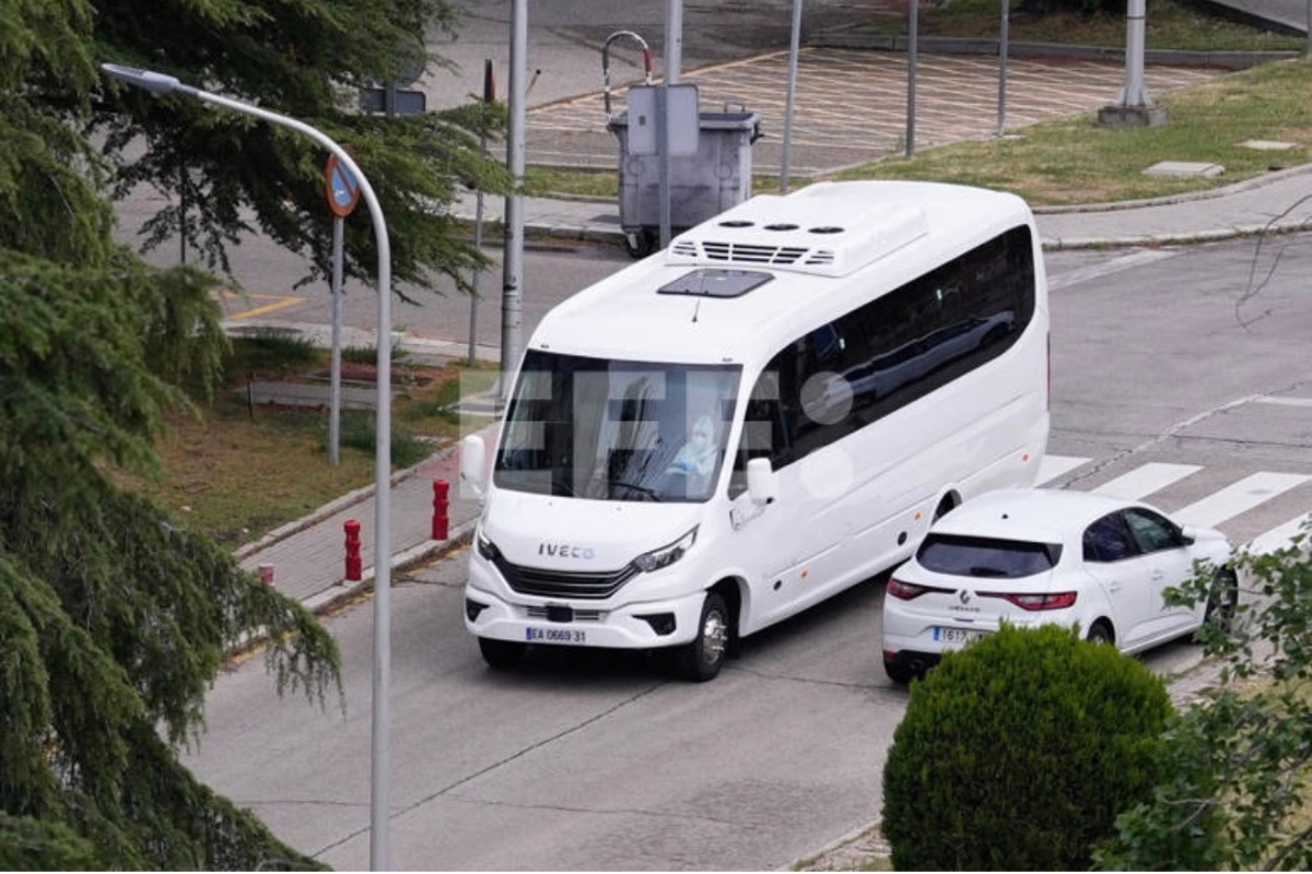 Pasajeros de crucero con hantavirus entran en cuarentena en Madrid