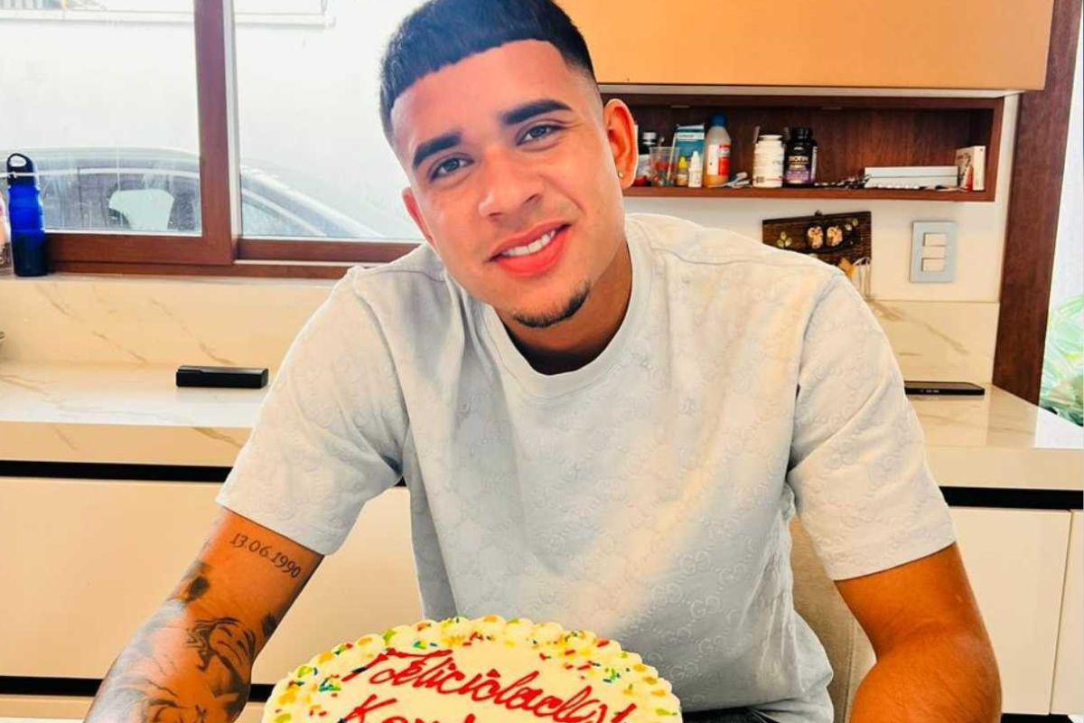 Kendry Páez llega a los 19 con récords y polémicas